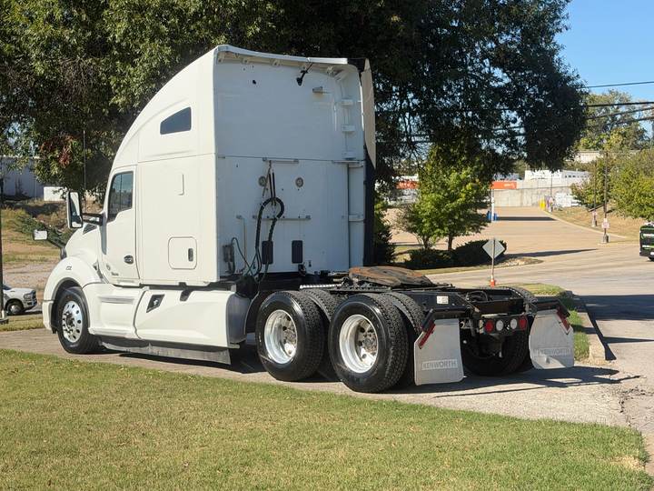 2021 Kenworth T680 76" Raised Roof Sleeper, exterior photo 5
