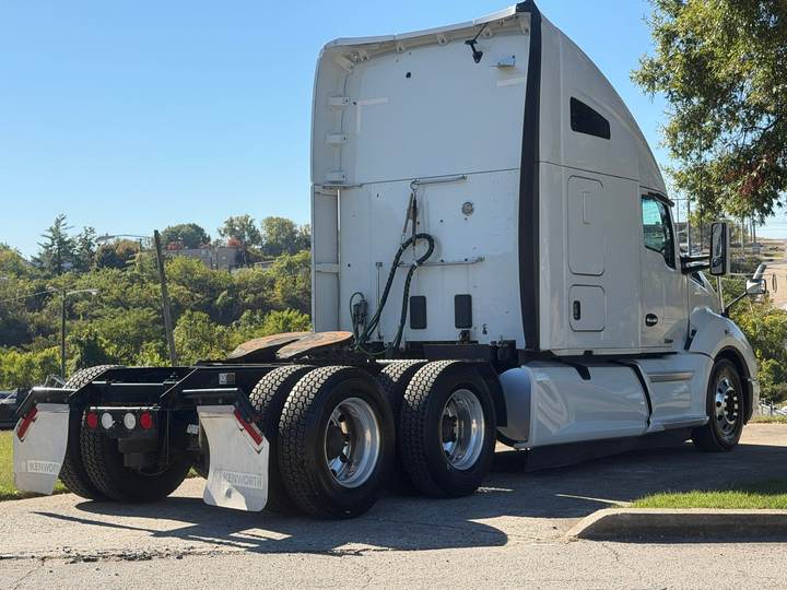 2021 Kenworth T680 76" Raised Roof Sleeper, exterior photo 6
