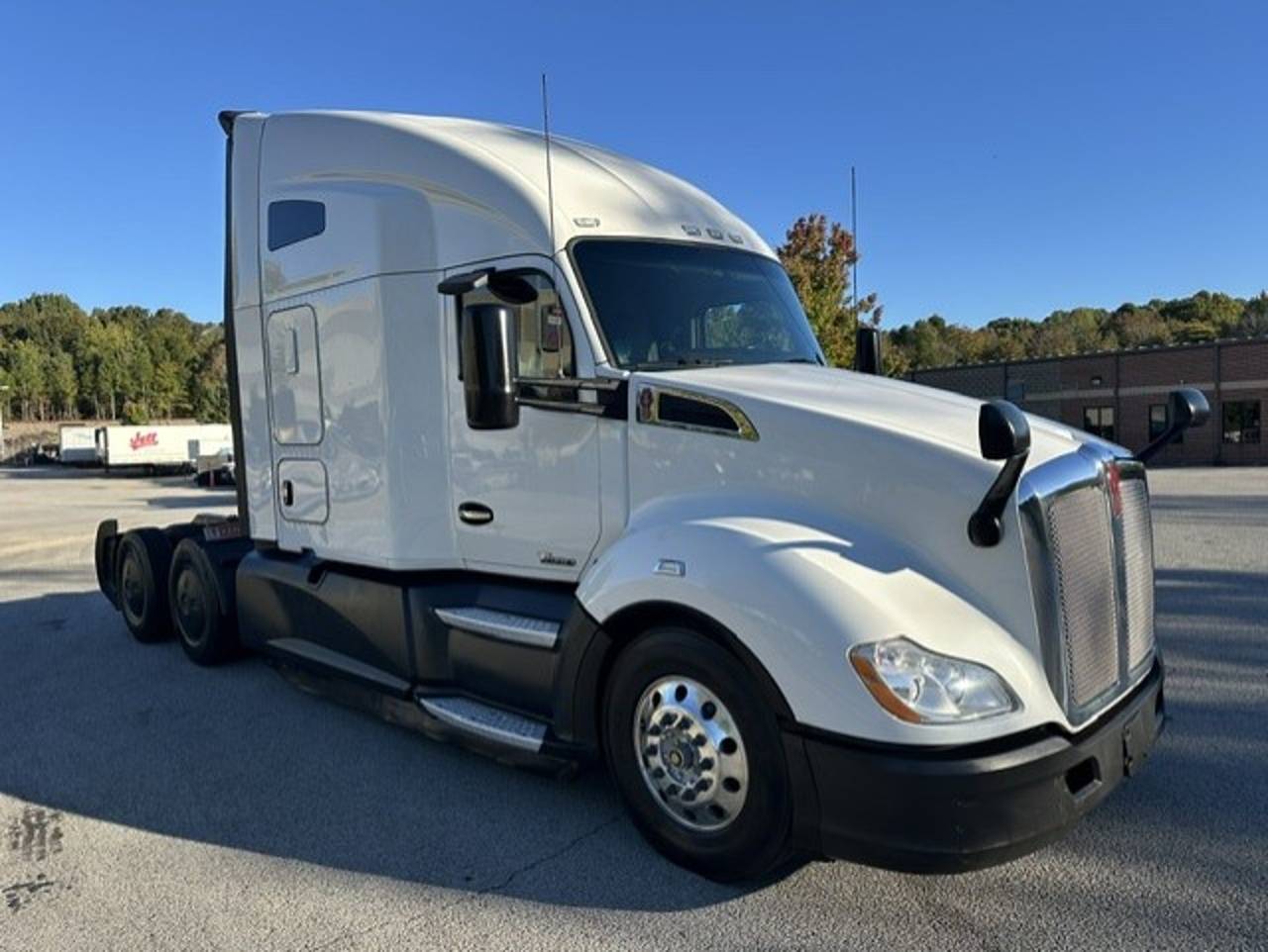 2021 Kenworth T680 76" Raised Roof Sleeper, exterior photo 1