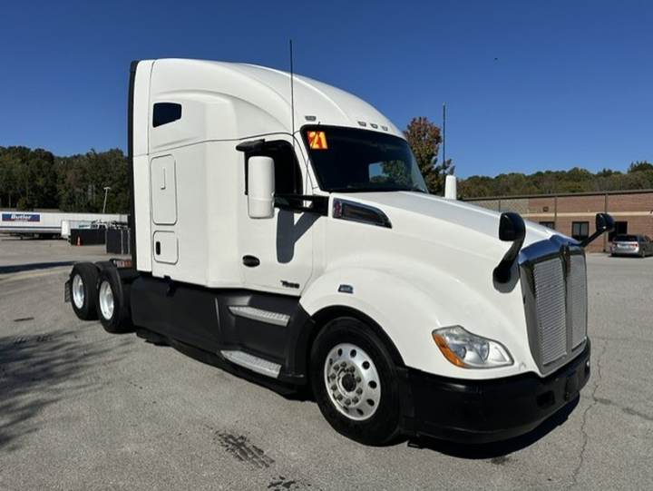 2021 Kenworth T680 76" Raised Roof Sleeper, exterior photo 1