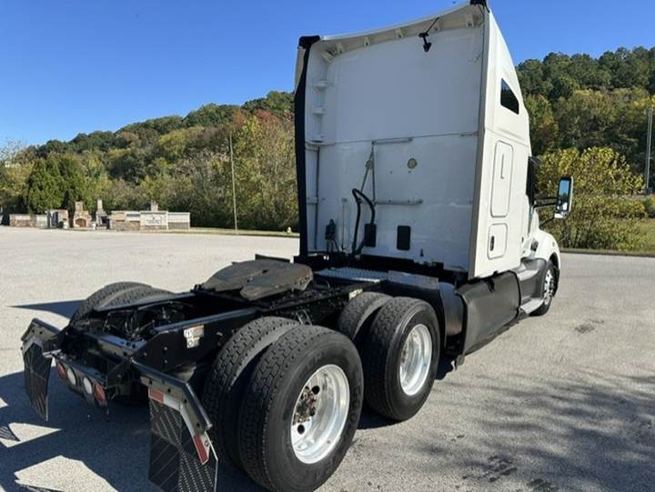2021 Kenworth T680 76" Raised Roof Sleeper, exterior photo 5