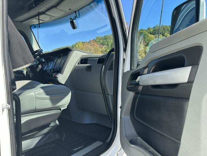 2021 Kenworth T680 76" Raised Roof Sleeper, interior photo 7