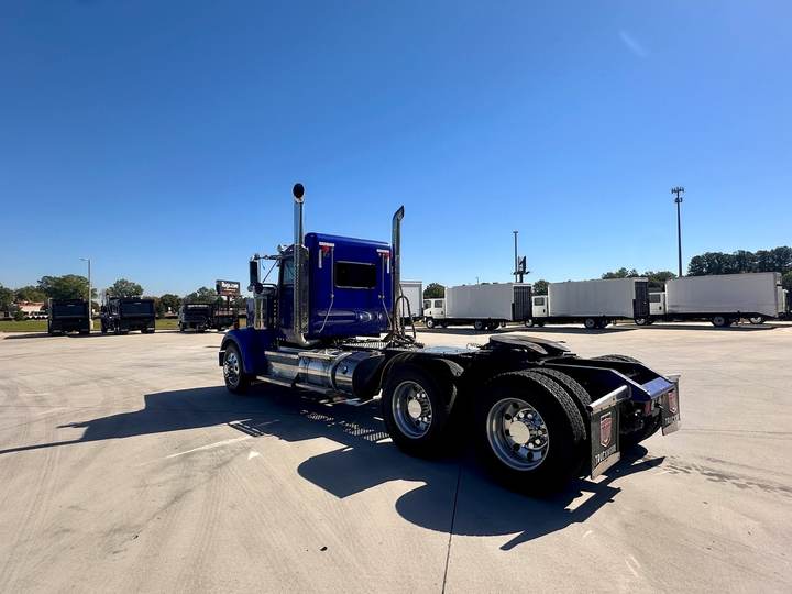 2021 Kenworth W900 Day Cab, exterior photo 3