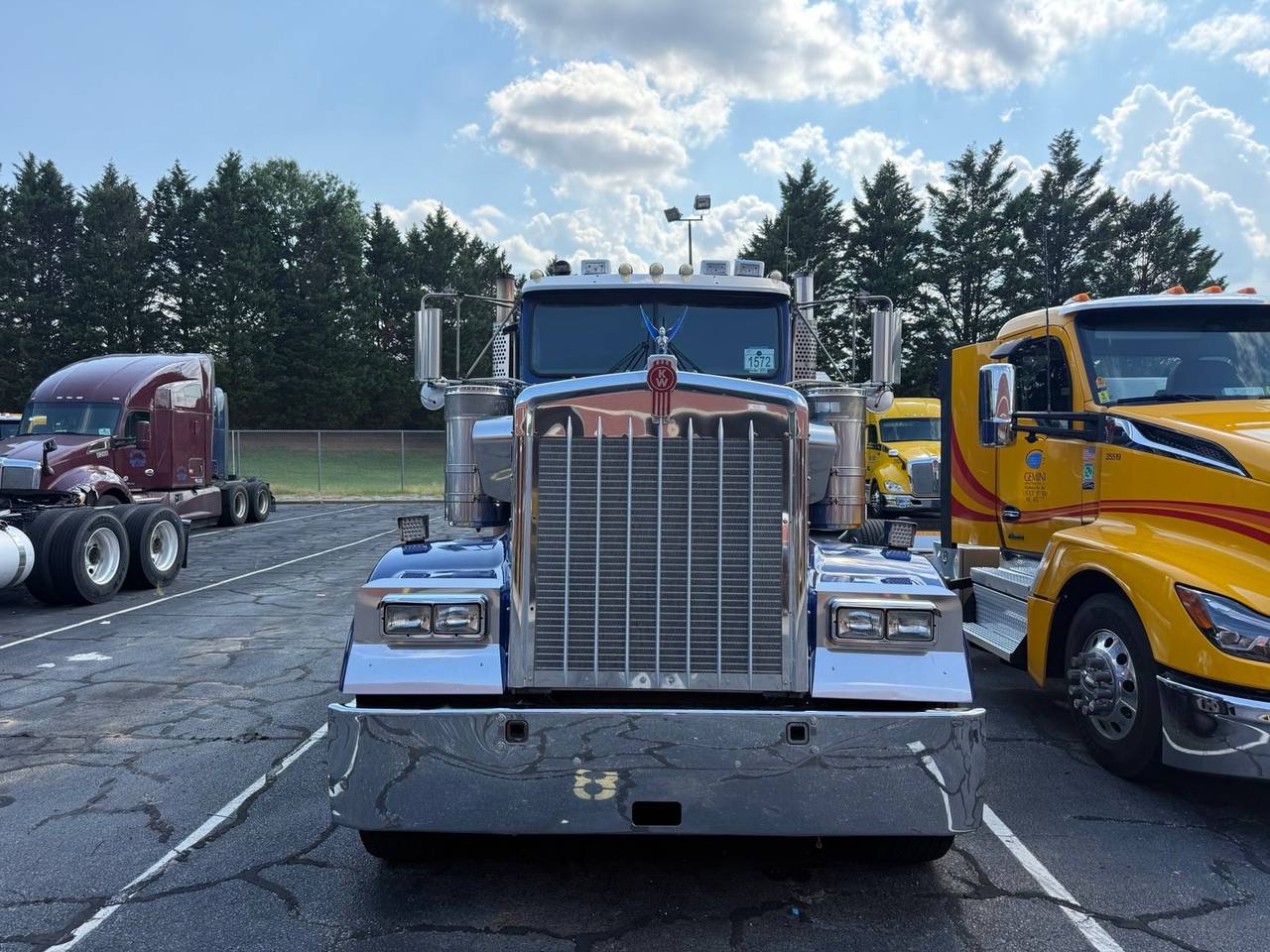 2021 Kenworth W900L 42" Flat Top Sleeper, exterior photo 1