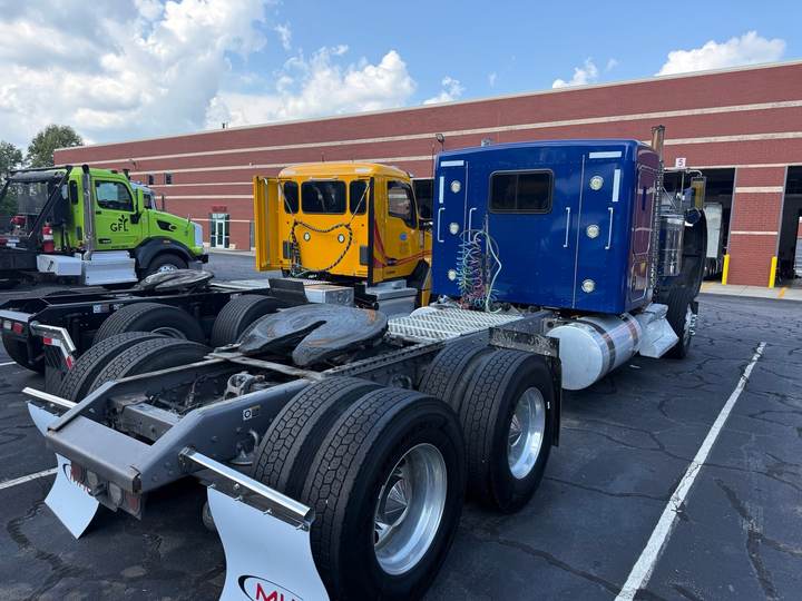 2021 Kenworth W900L 42" Flat Top Sleeper, exterior photo 4