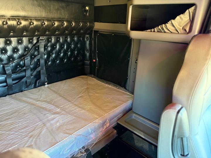 2021 Kenworth W900L 72" Raised Roof Sleeper, sleeper