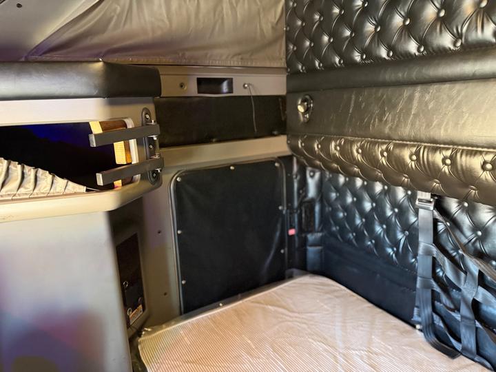 2021 Kenworth W900L 72" Raised Roof Sleeper, sleeper