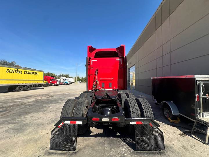 2021 Peterbilt 579 72" Mid Roof Sleeper, exterior photo 4