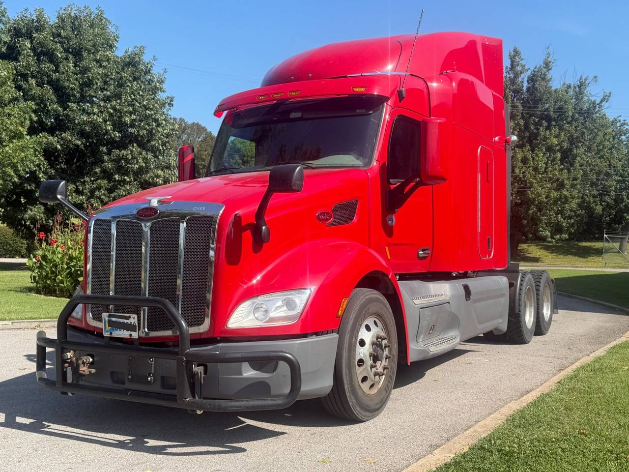 2021 Peterbilt 579 72" Raised Roof Sleeper, exterior photo 1