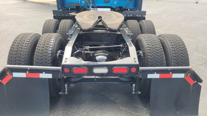 2021 Peterbilt 579 80" Raised Roof Sleeper, exterior photo 4