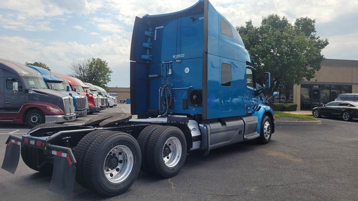 2021 Peterbilt 579 80" Raised Roof Sleeper, exterior photo 2