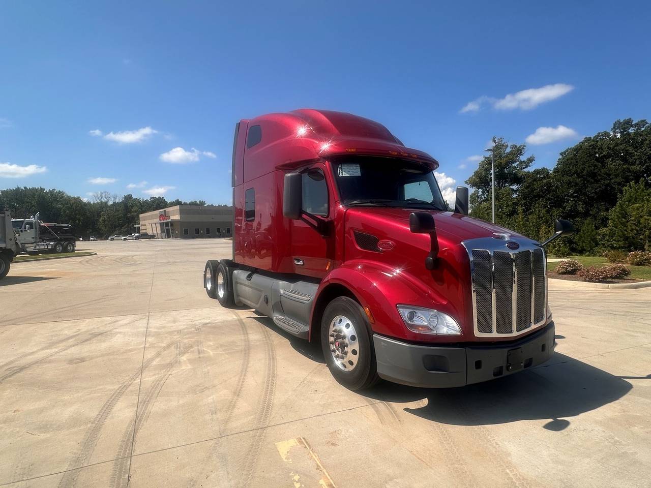 2021 Peterbilt 579 80" Raised Roof Sleeper, exterior photo 1