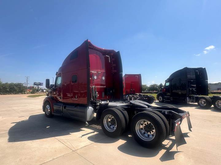 2021 Peterbilt 579 80" Raised Roof Sleeper, exterior photo 5