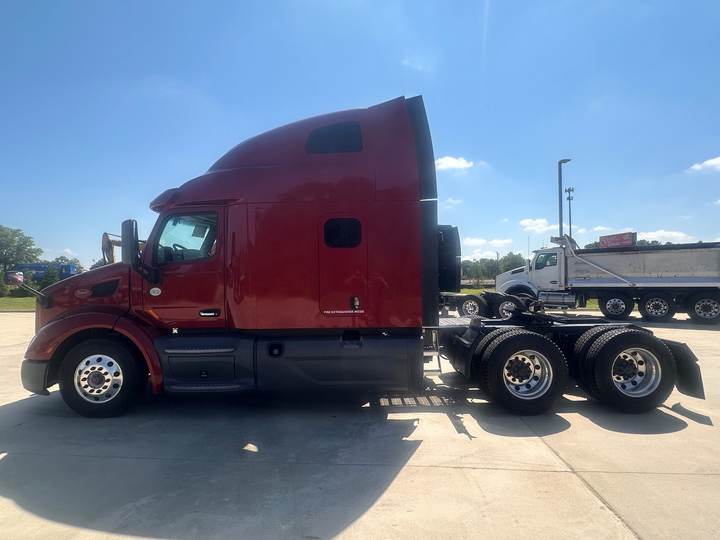 2021 Peterbilt 579 80" Raised Roof Sleeper, exterior photo 6