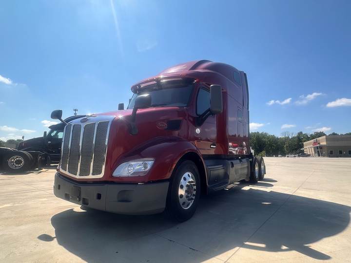 2021 Peterbilt 579 80" Raised Roof Sleeper, exterior photo 7
