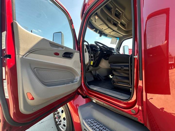 2021 Peterbilt 579 80" Raised Roof Sleeper, interior photo 8