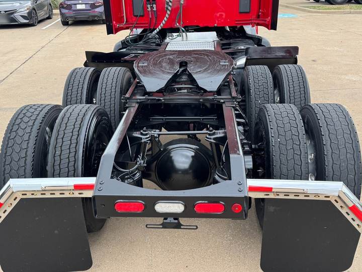 2021 Peterbilt 579 Day Cab, exterior photo 2