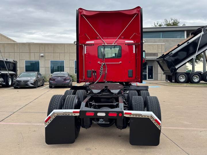 2021 Peterbilt 579 Day Cab, exterior photo 3
