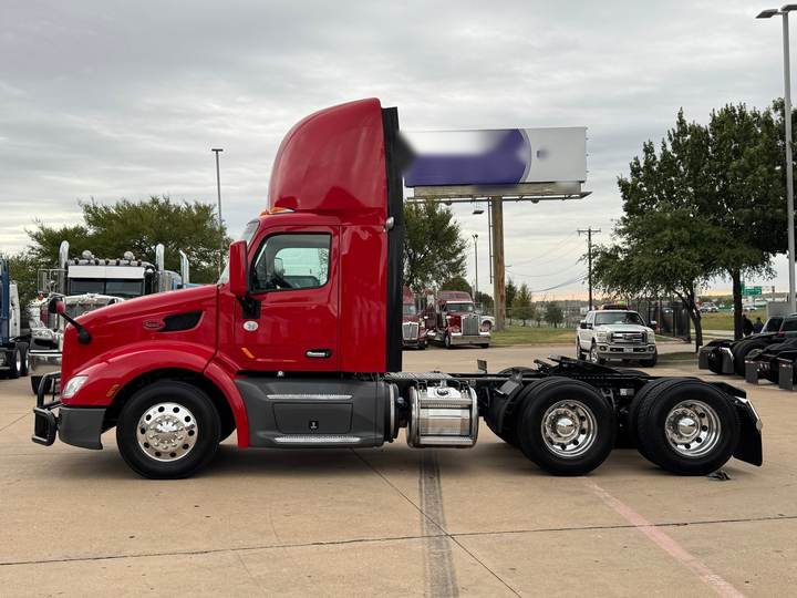 2021 Peterbilt 579 Day Cab, exterior photo 4