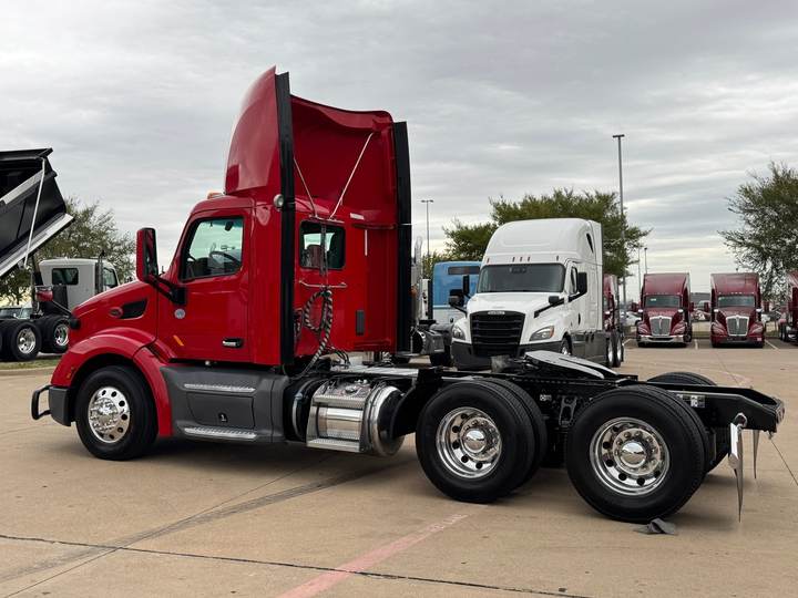 2021 Peterbilt 579 Day Cab, exterior photo 5