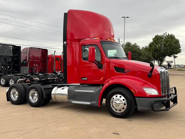 2021 Peterbilt 579 Day Cab, exterior photo 6