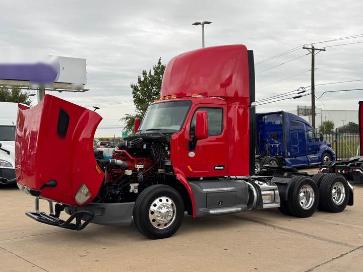 2021 Peterbilt 579 Day Cab, exterior photo 9