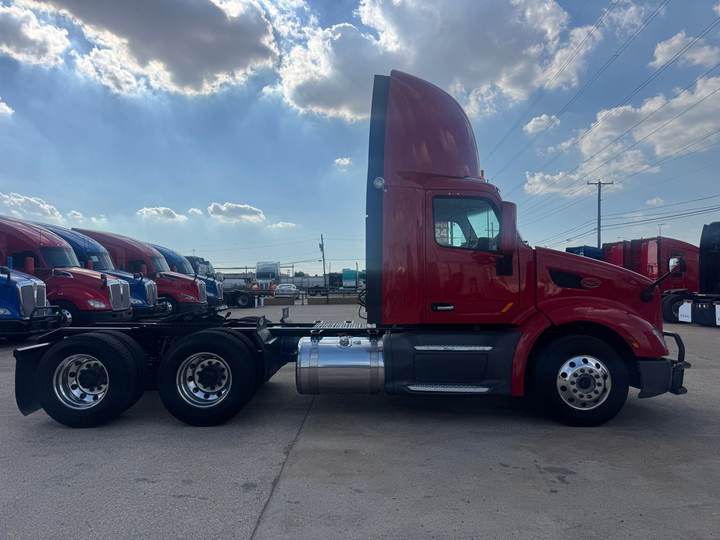 2021 Peterbilt 579 Day Cab, exterior photo 4