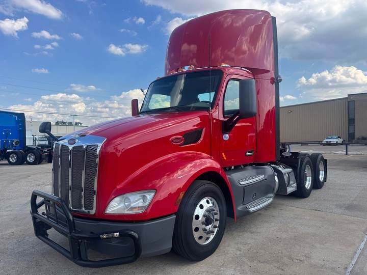 2021 Peterbilt 579 Day Cab, exterior photo 5