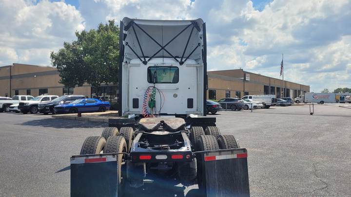 2021 Peterbilt 579 Day Cab, exterior photo 3