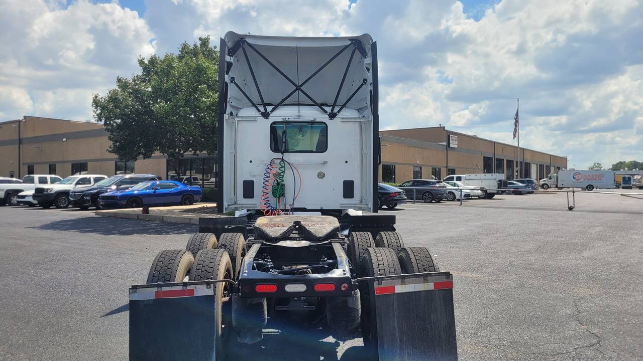 2021 Peterbilt 579 Day Cab, exterior photo 3
