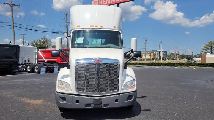 2021 Peterbilt 579 Day Cab, exterior photo 4