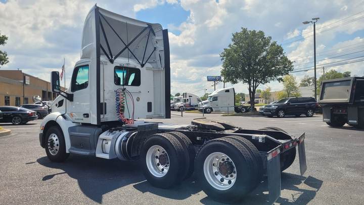 2021 Peterbilt 579 Day Cab, exterior photo 6