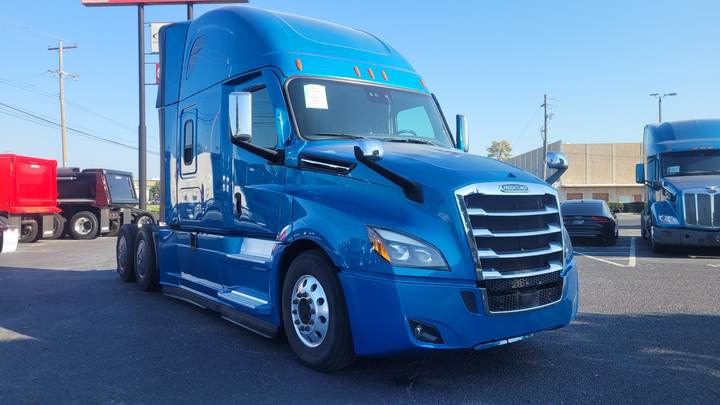2022 Freightliner CASCADIA126 72" Raised Roof Sleeper, exterior photo 1