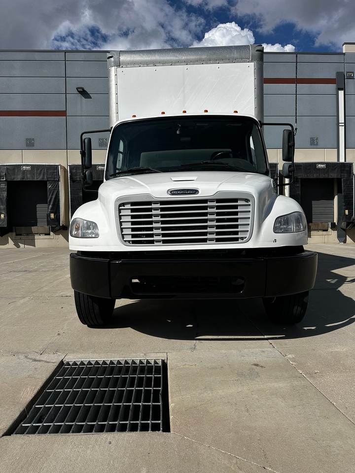 2022 Freightliner M2-106 Box Truck, exterior photo 4