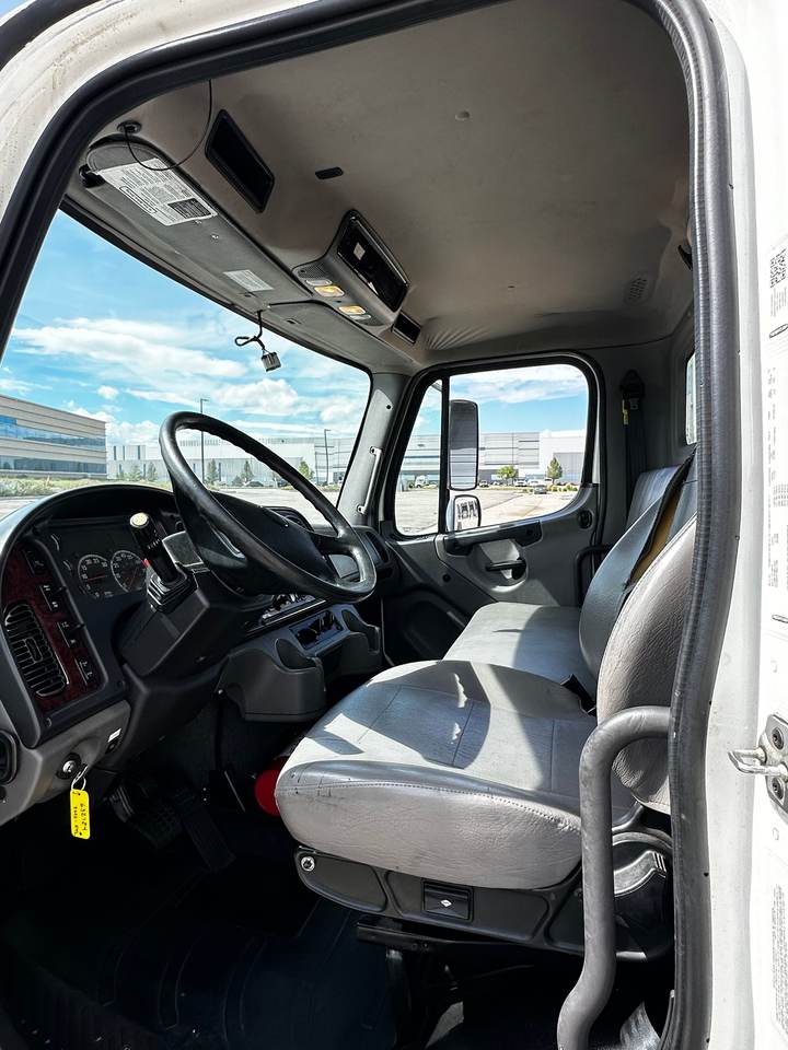 2022 Freightliner M2-106 Box Truck, interior photo 8