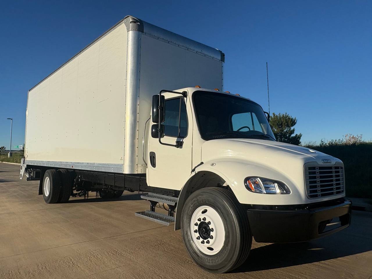2022 Freightliner M2-106 Box Truck, exterior photo 1