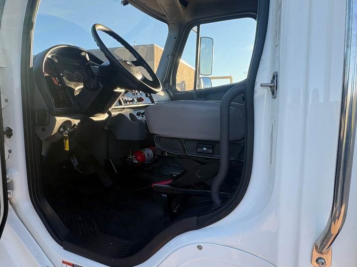 2022 Freightliner M2-106 Box Truck, interior photo 8