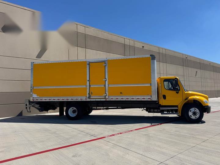 2022 Freightliner M2-106 Box Truck, exterior photo 3