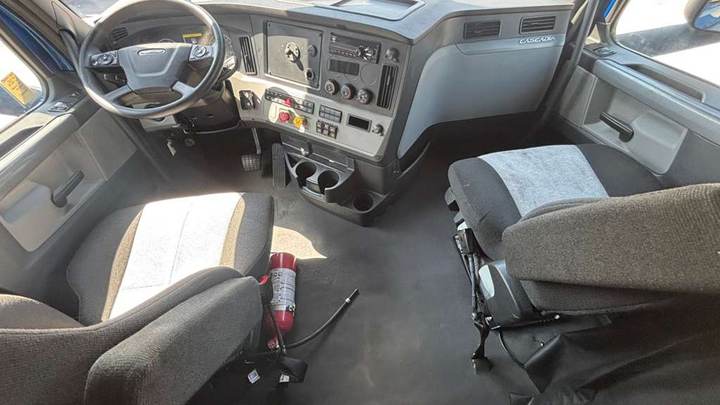 2022 Freightliner PT126064ST 72" Raised Roof Sleeper, interior photo 8