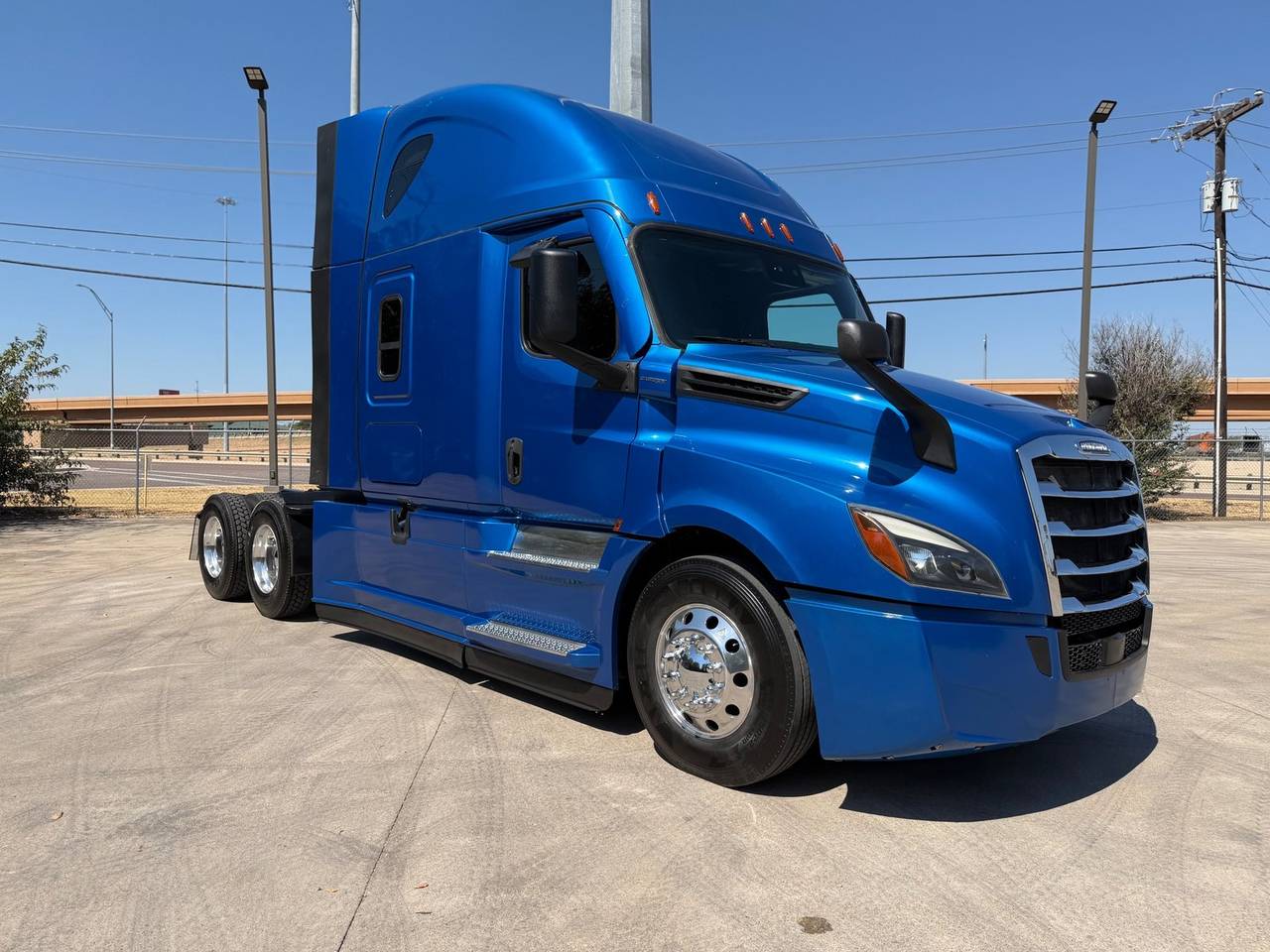 2022 Freightliner PT126064ST 72" Raised Roof Sleeper, exterior photo 1