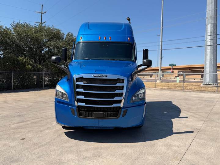 2022 Freightliner PT126064ST 72" Raised Roof Sleeper, exterior photo 3