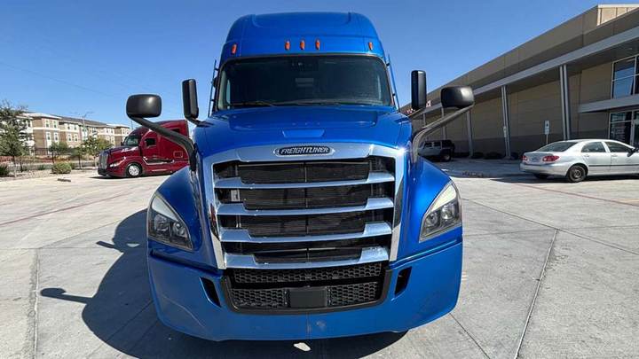 2022 Freightliner PT126064ST 72" Raised Roof Sleeper, exterior photo 2