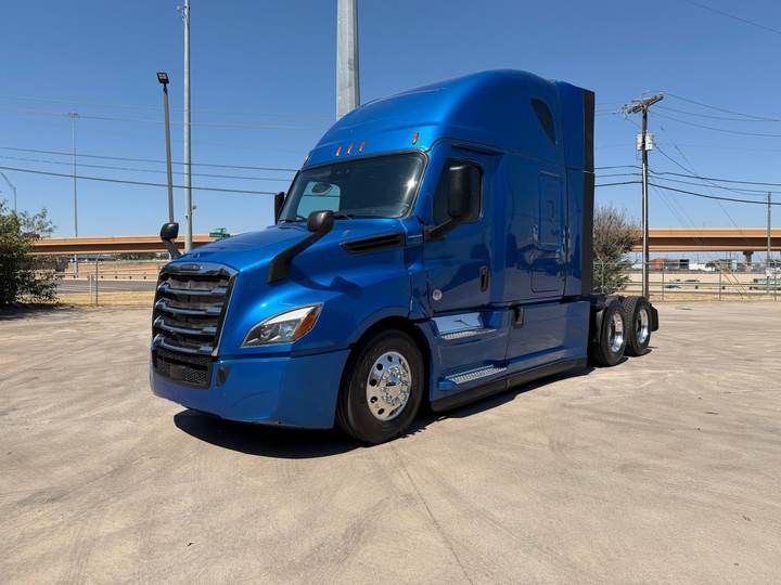 2022 Freightliner PT126064ST 72" Raised Roof Sleeper, exterior photo 2