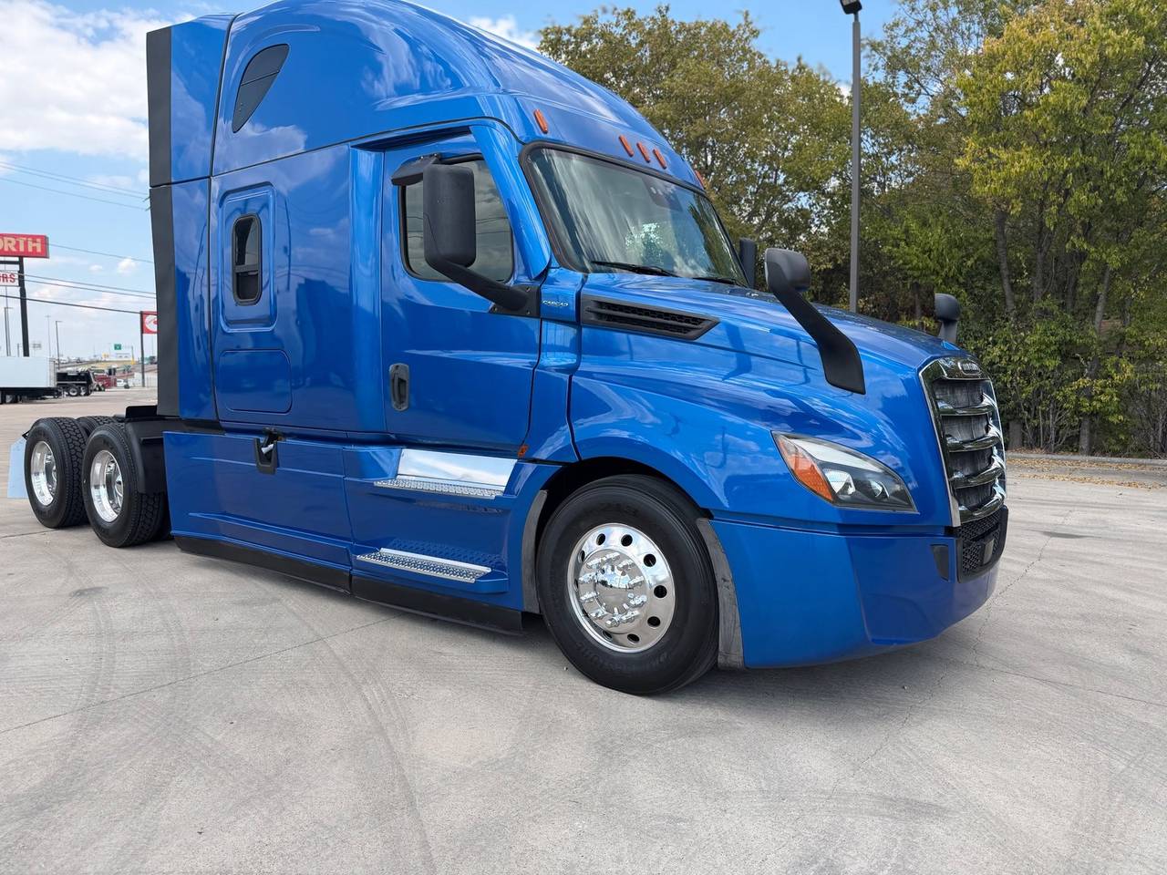 2022 Freightliner PT126064ST 72" Raised Roof Sleeper, exterior photo 1