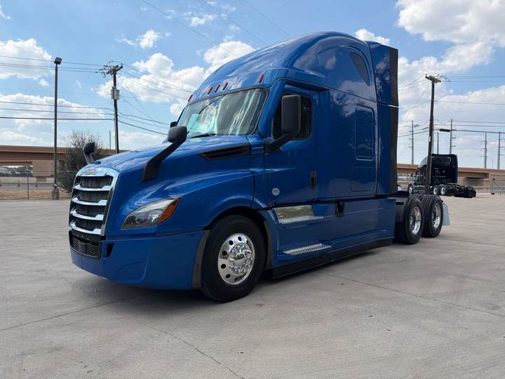2022 Freightliner PT126064ST 72" Raised Roof Sleeper, exterior photo 2