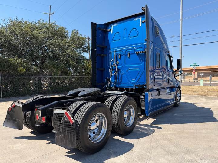 2022 Freightliner PT126064ST 72" Raised Roof Sleeper, exterior photo 5