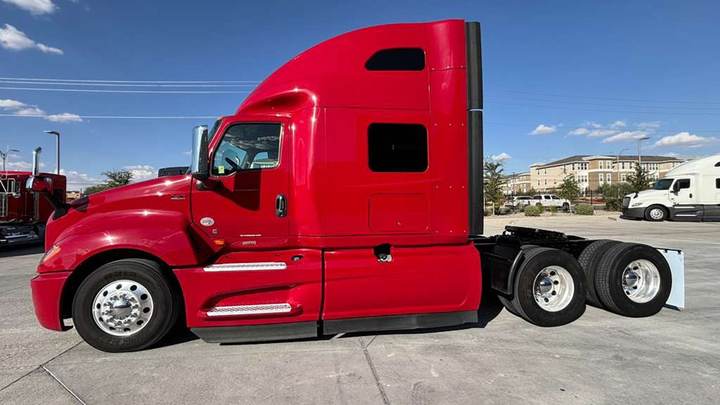2022 International LT625 73" Raised Roof Sleeper, exterior photo 2