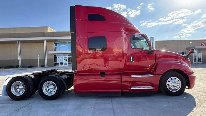 2022 International LT625 73" Raised Roof Sleeper, exterior photo 5