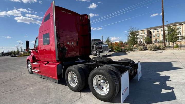 2022 International LT625 73" Raised Roof Sleeper, exterior photo 7