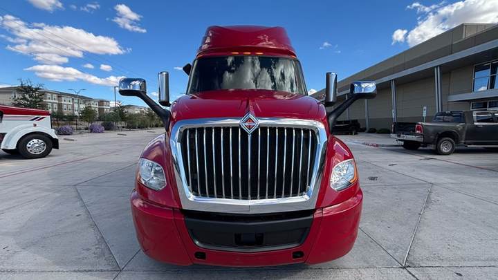 2022 International LT625 73" Raised Roof Sleeper, exterior photo 4